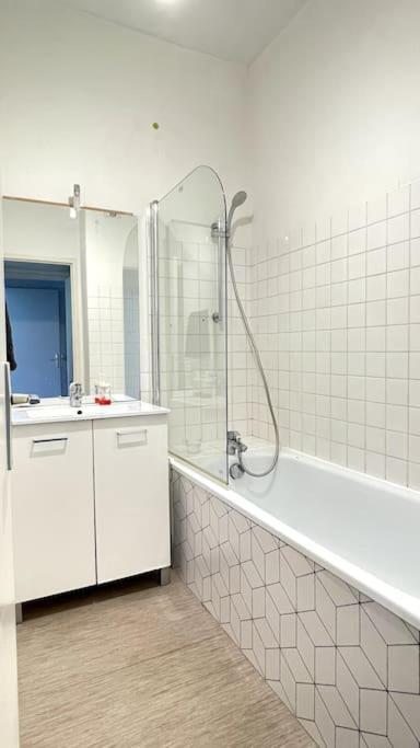 Le Manoir Mermoz : Appartement T2 Tout Equipe Rennes Bagian luar foto